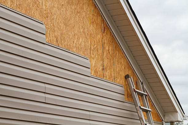 Professional Siding technician working in Portsmouth, OH